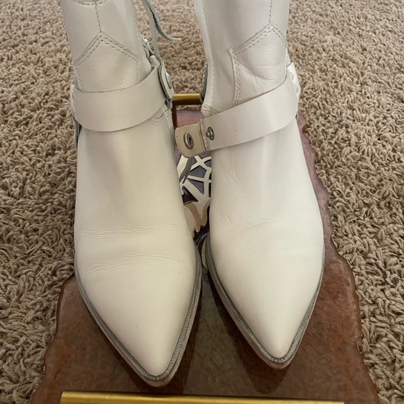 Sam Edelman Riker booties in white leather size 7.5 - Picture 2 of 13